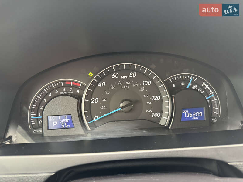 Седан Toyota Camry 2015 в Тернополі