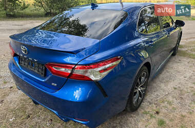 Седан Toyota Camry 2018 в Полтаве