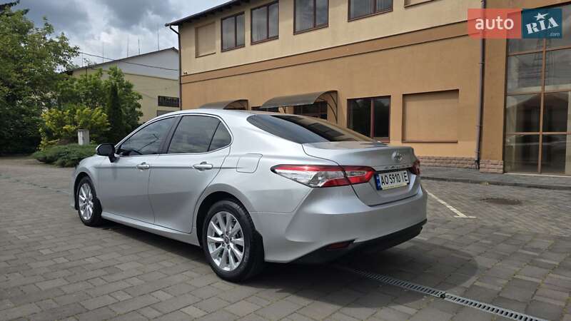 Седан Toyota Camry 2020 в Берегово