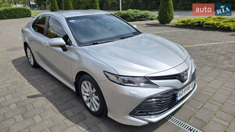 Седан Toyota Camry 2020 в Берегово