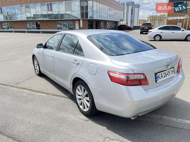 Седан Toyota Camry 2006 в Києві