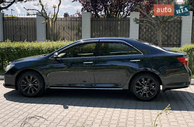 Седан Toyota Camry 2013 в 
