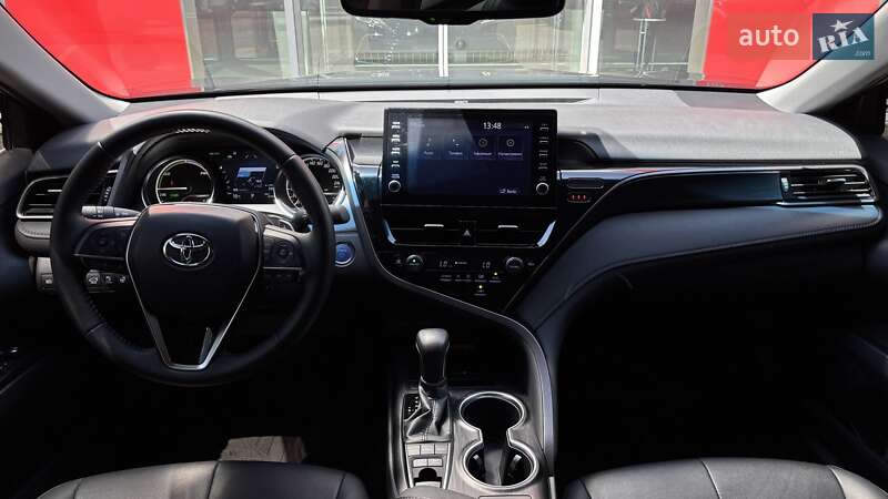 Седан Toyota Camry 2024 в Кривому Розі