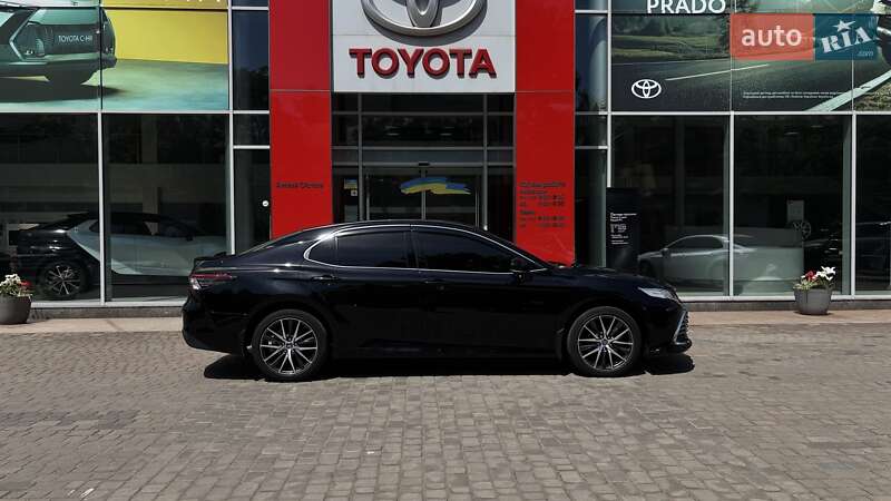 Седан Toyota Camry 2024 в Кривому Розі