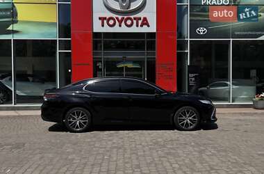 Седан Toyota Camry 2024 в 
