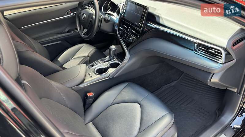 Седан Toyota Camry 2024 в Кривому Розі