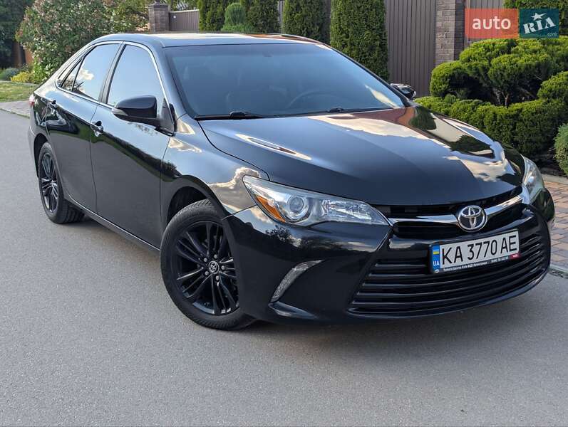 Седан Toyota Camry 2015 в Киеве