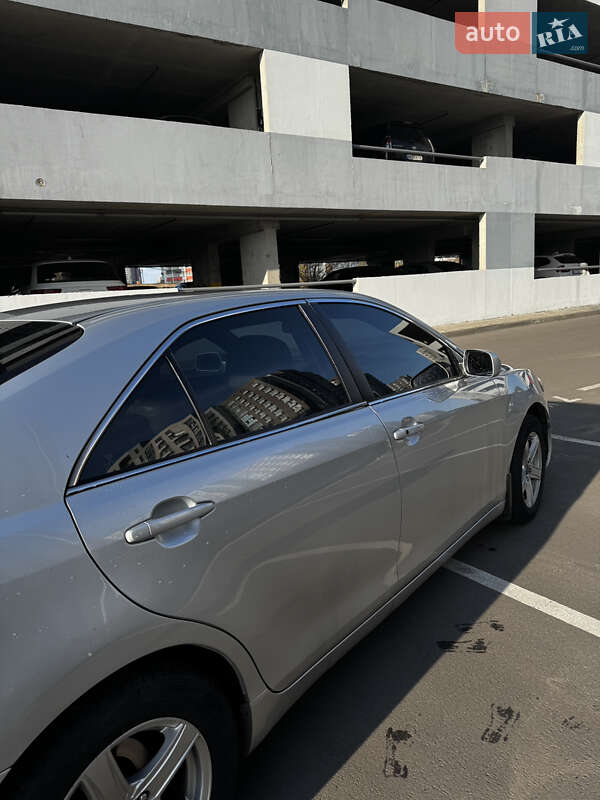 Седан Toyota Camry 2006 в Киеве