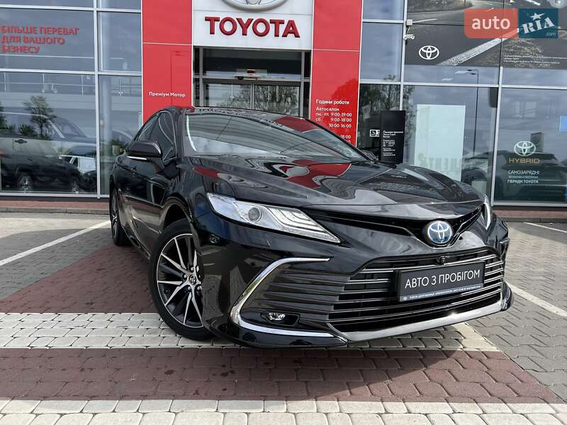 Седан Toyota Camry 2023 в Виннице