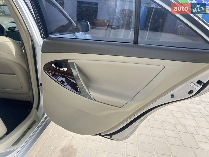 Седан Toyota Camry 2007 в Кривому Розі