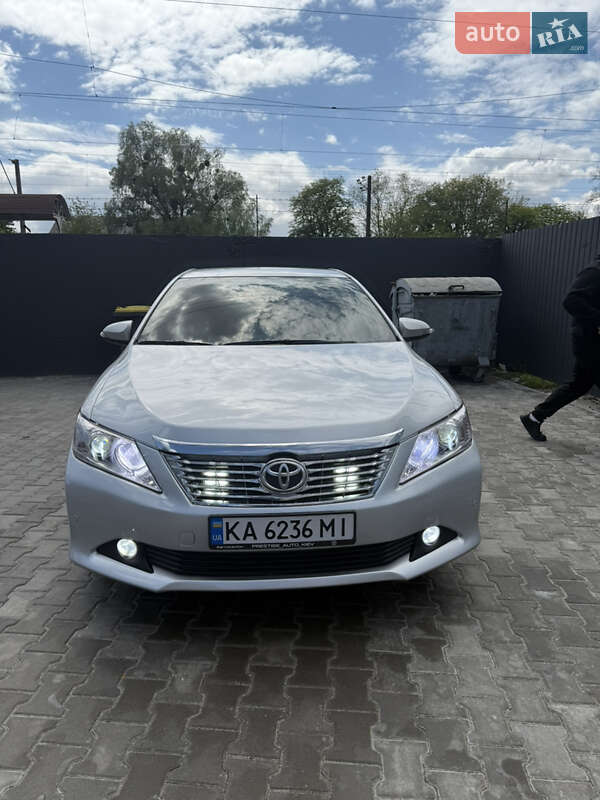 Седан Toyota Camry 2011 в Киеве