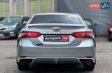 Седан Toyota Camry 2018 в 