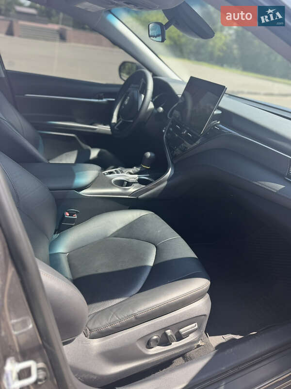 Седан Toyota Camry 2021 в Кривом Роге
