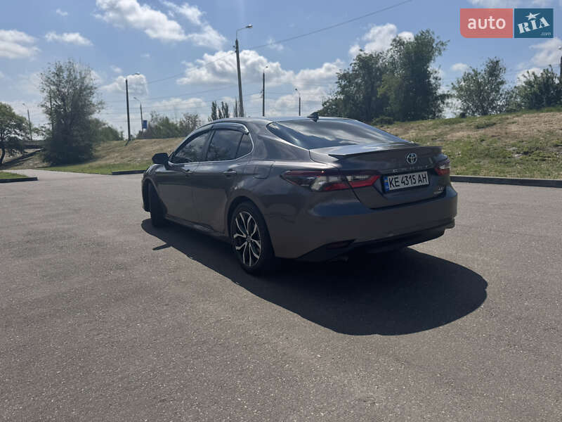 Седан Toyota Camry 2021 в Кривом Роге