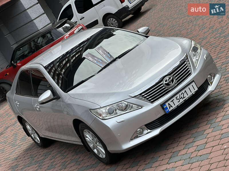 Седан Toyota Camry 2011 в Івано-Франківську