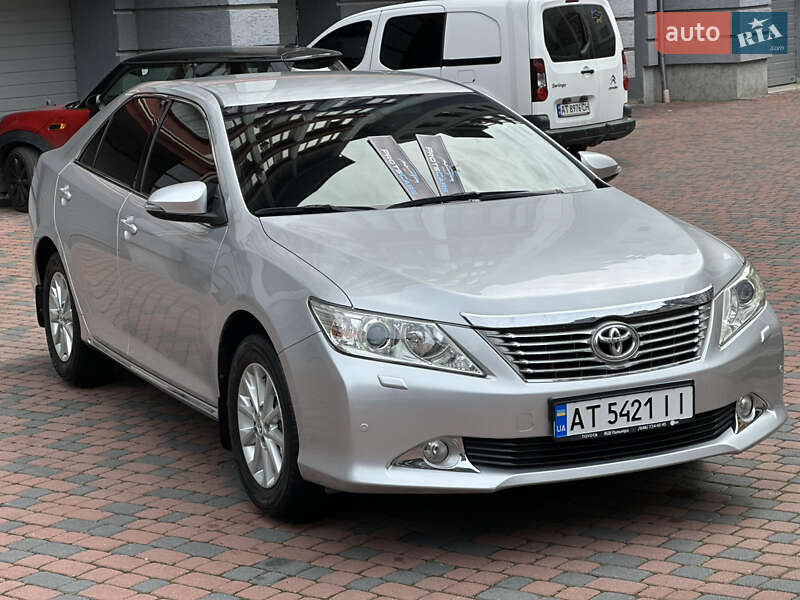 Седан Toyota Camry 2011 в Івано-Франківську