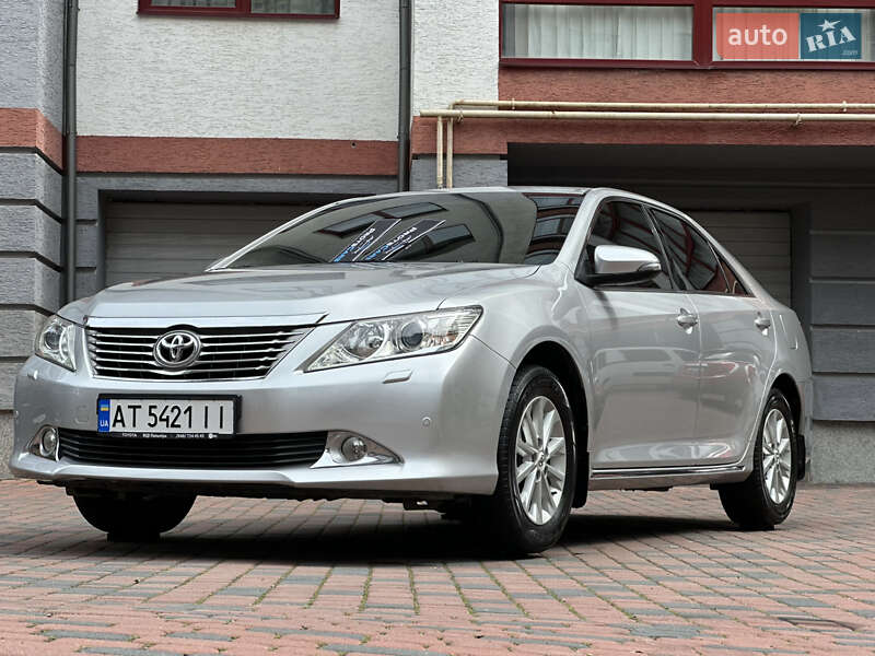 Седан Toyota Camry 2011 в Івано-Франківську