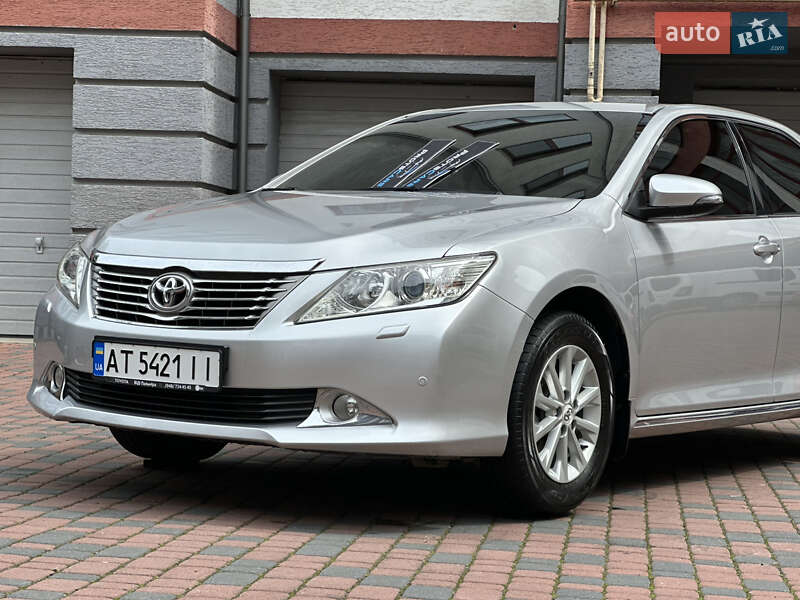 Седан Toyota Camry 2011 в Івано-Франківську