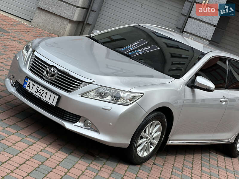 Седан Toyota Camry 2011 в Івано-Франківську