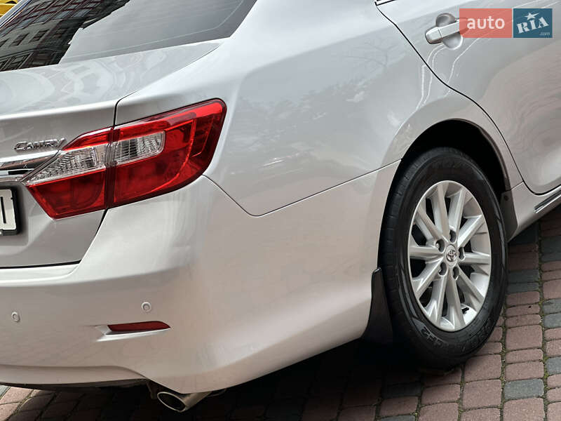 Седан Toyota Camry 2011 в Івано-Франківську