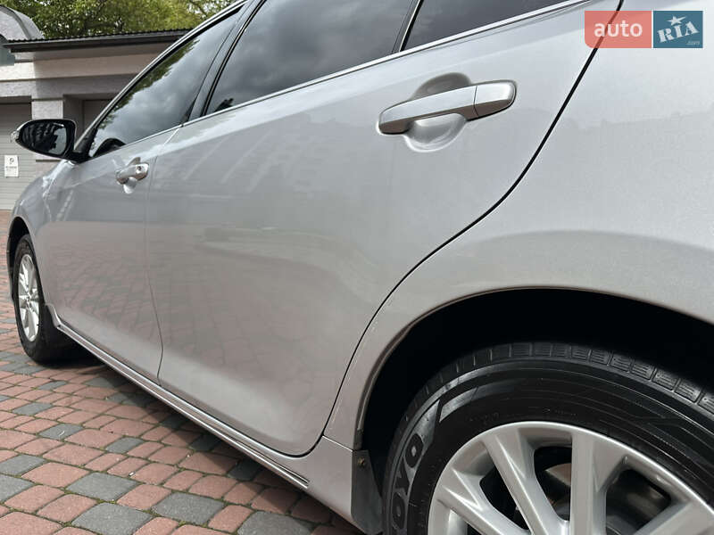 Седан Toyota Camry 2011 в Івано-Франківську