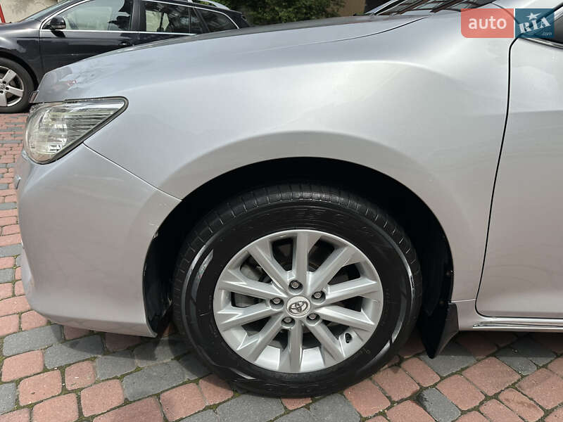 Седан Toyota Camry 2011 в Івано-Франківську