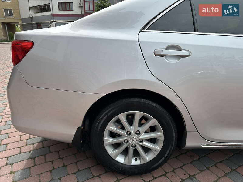Седан Toyota Camry 2011 в Івано-Франківську