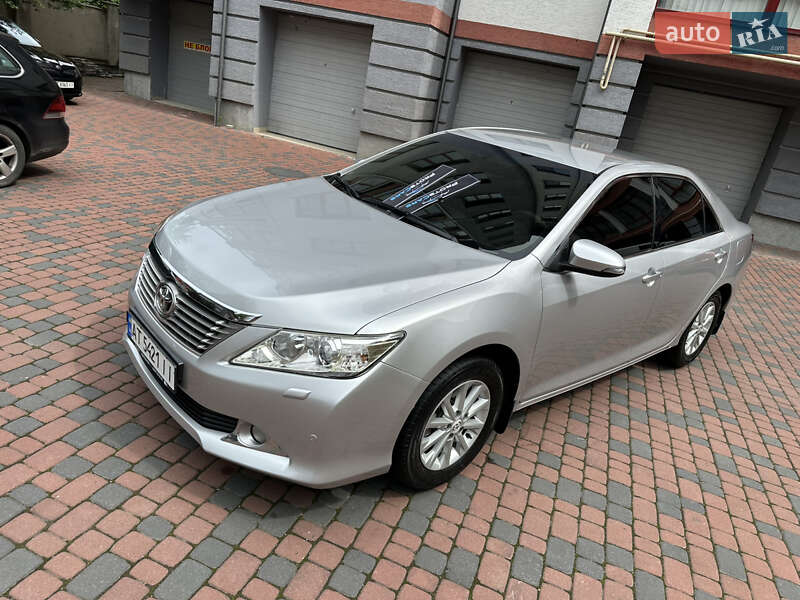 Седан Toyota Camry 2011 в Івано-Франківську