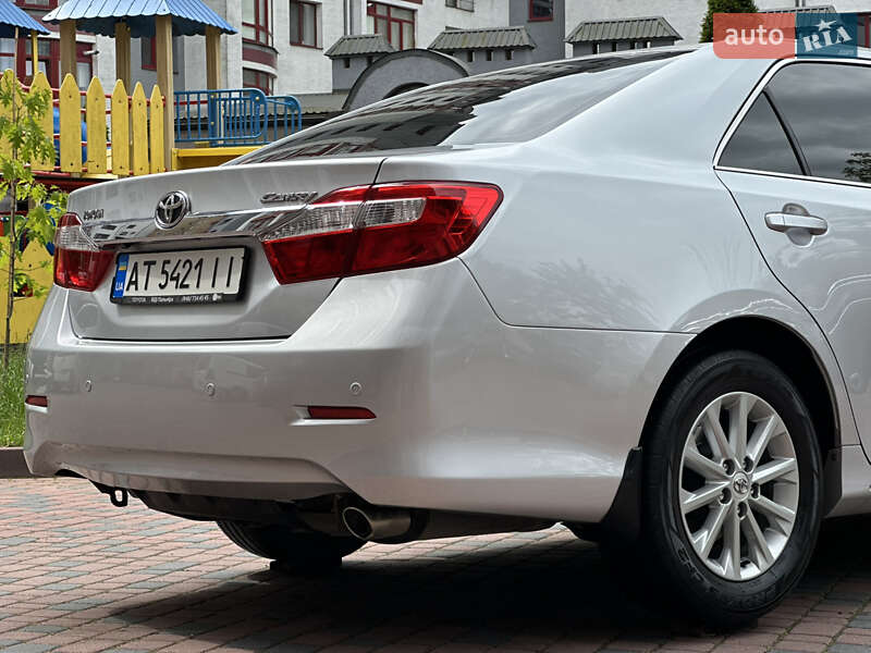 Седан Toyota Camry 2011 в Івано-Франківську