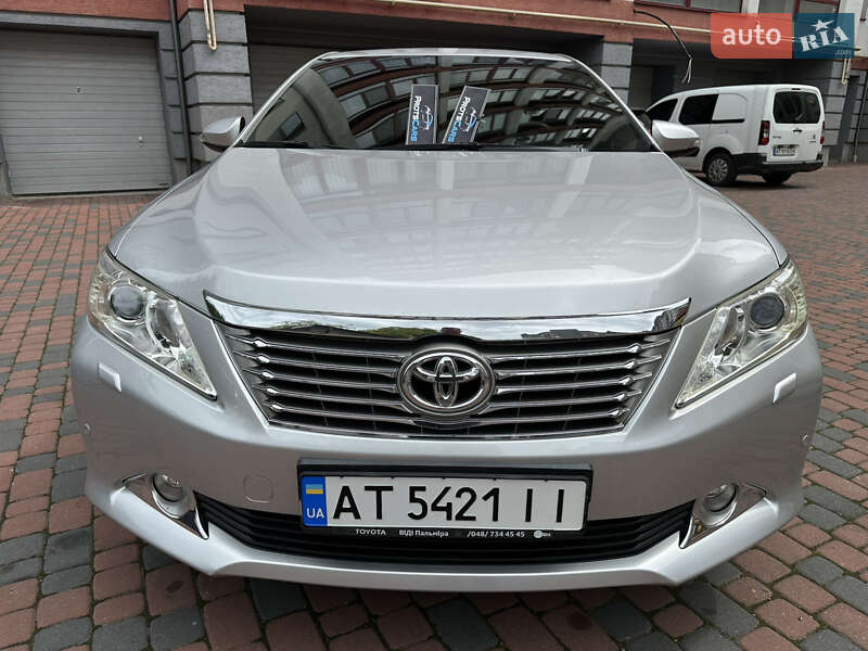 Седан Toyota Camry 2011 в Івано-Франківську