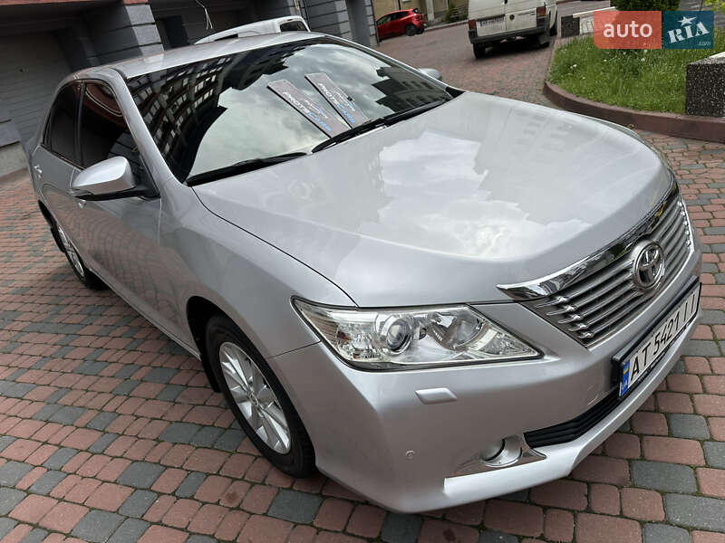 Седан Toyota Camry 2011 в Івано-Франківську