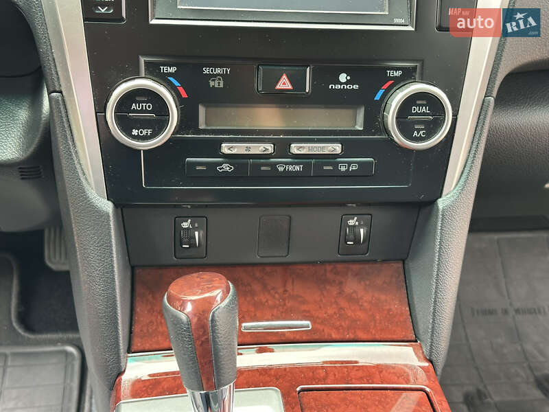 Седан Toyota Camry 2011 в Івано-Франківську