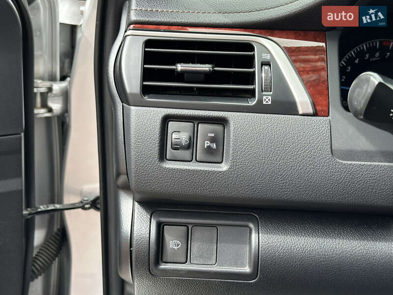 Седан Toyota Camry 2011 в Івано-Франківську