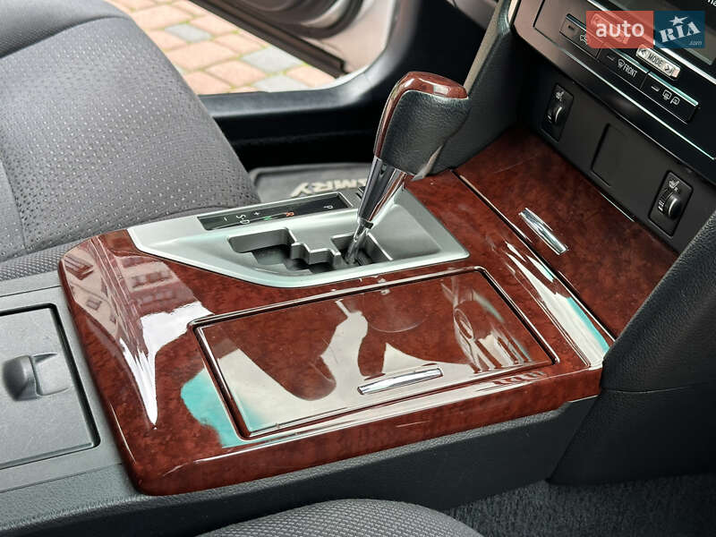 Седан Toyota Camry 2011 в Івано-Франківську