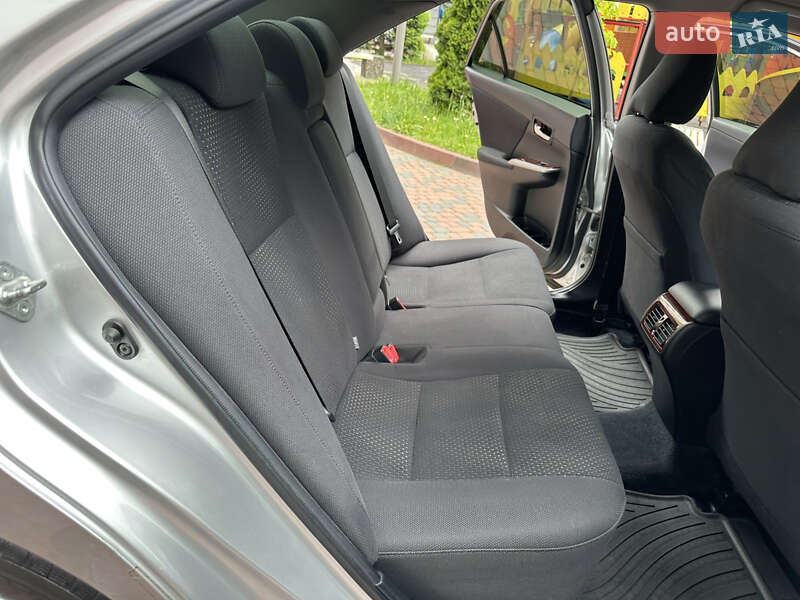 Седан Toyota Camry 2011 в Івано-Франківську