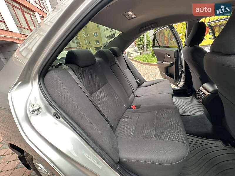 Седан Toyota Camry 2011 в Івано-Франківську
