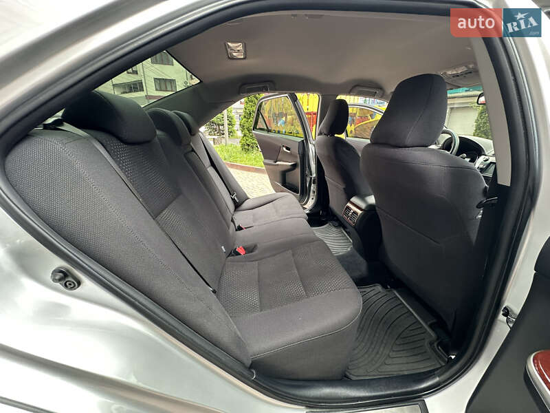 Седан Toyota Camry 2011 в Івано-Франківську