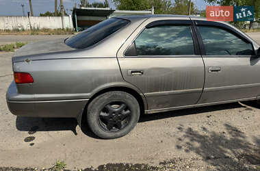 Седан Toyota Camry 2000 в 
