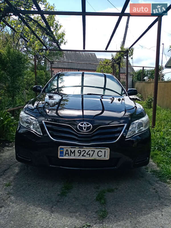 Седан Toyota Camry 2011 в Жмеринке