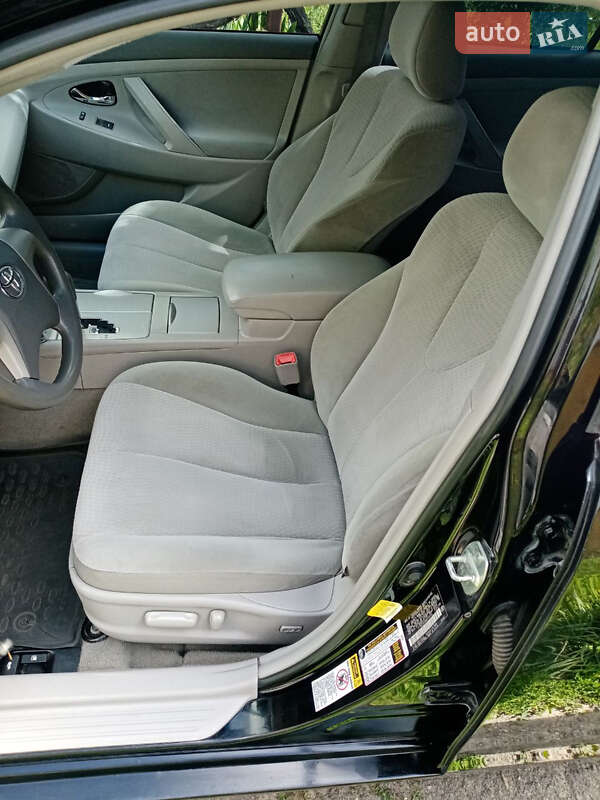Седан Toyota Camry 2011 в Жмеринке
