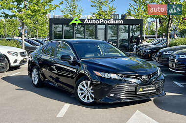 Седан Toyota Camry 2017 в Києві