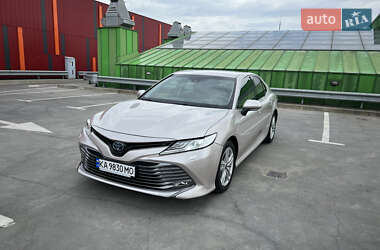 Седан Toyota Camry 2019 в Киеве