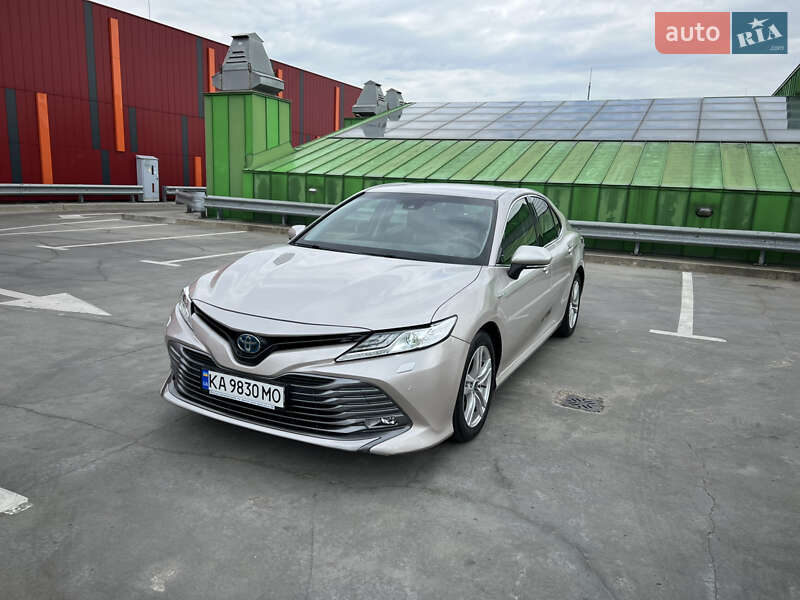 Toyota Camry 2019