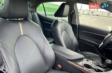 Седан Toyota Camry 2019 в 