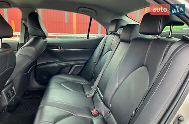 Седан Toyota Camry 2019 в 
