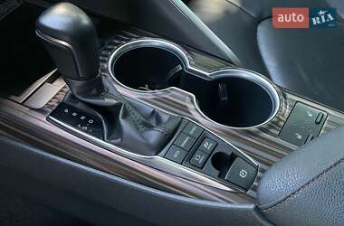 Седан Toyota Camry 2019 в 