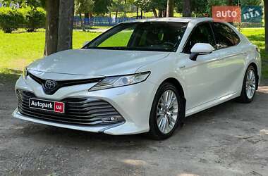 Седан Toyota Camry 2019 в Киеве