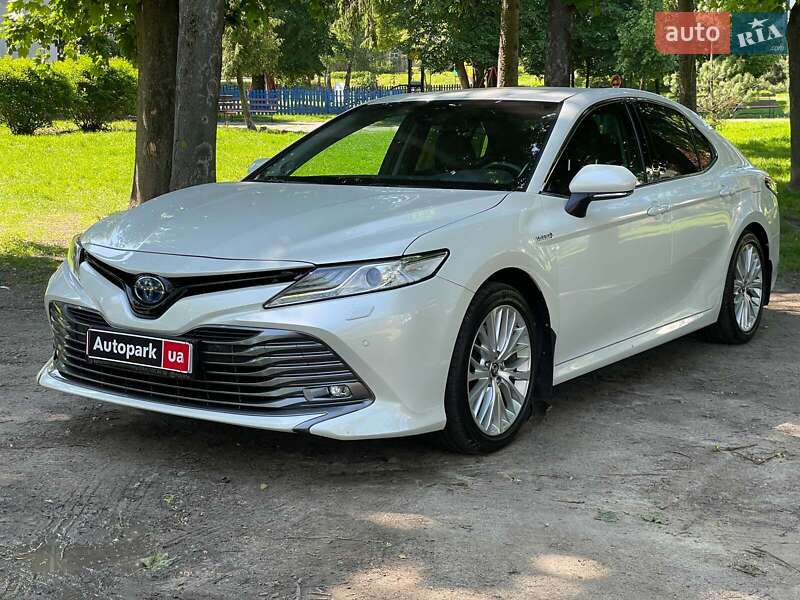 Toyota Camry 2019