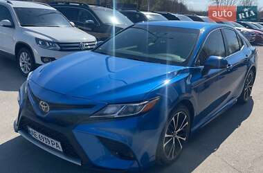 Седан Toyota Camry 2017 в 