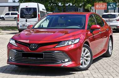 Седан Toyota Camry 2018 в Днепре
